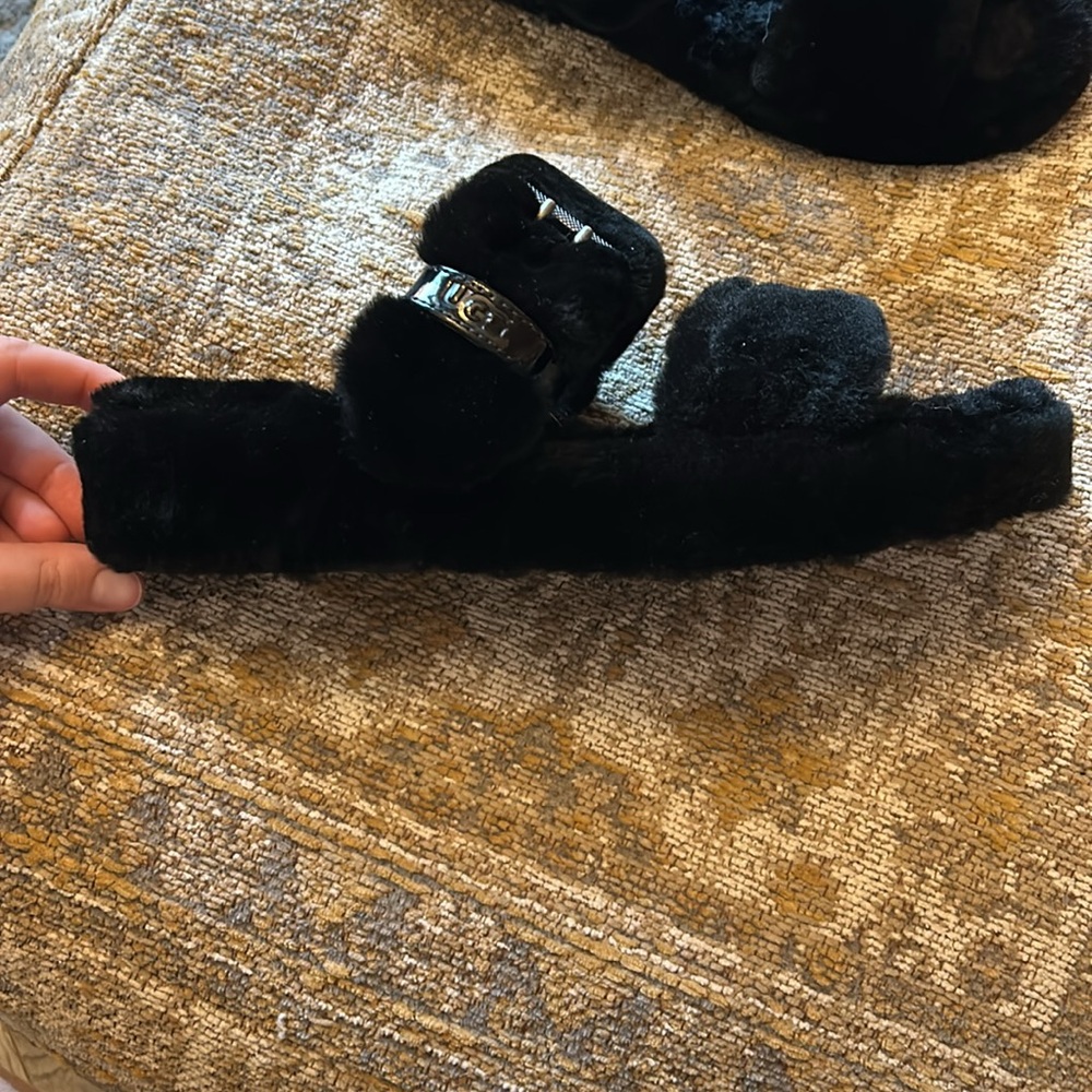 UGG Slippers - Picture 5 of 5